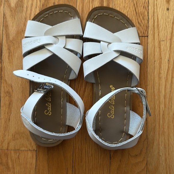 Salt Water sz 3 white leather sandals worn once great pre owned condition - Picture 2 of 4